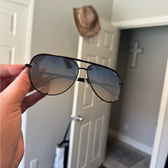 Extra large quay aviators with case NWT - Picture 1 of 4